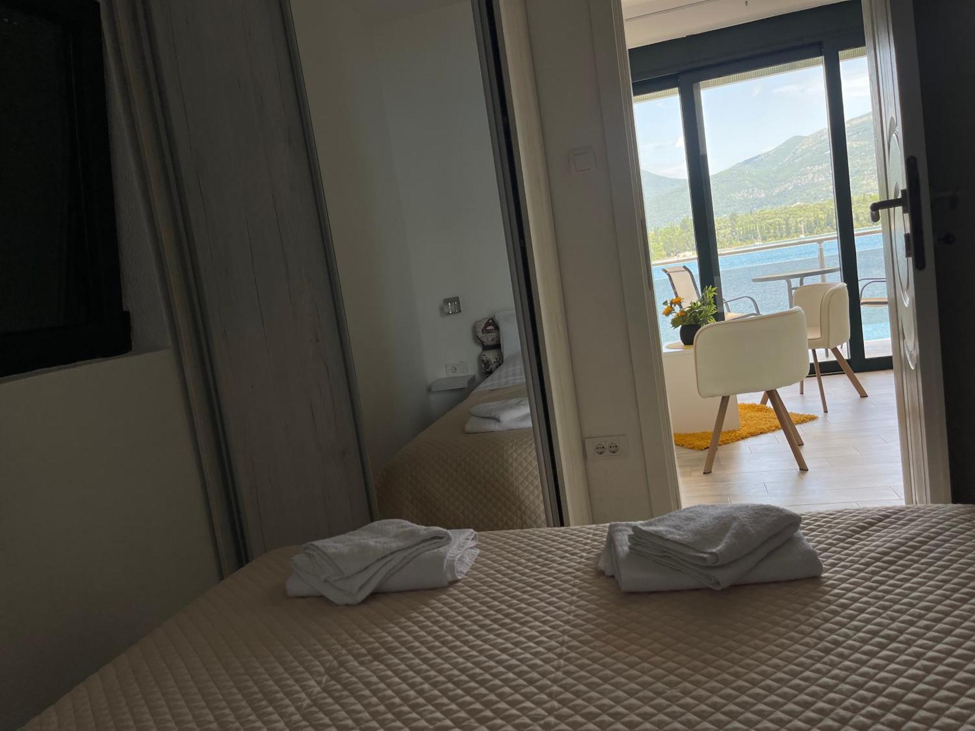 Apartmani Mia Tivat Exterior foto