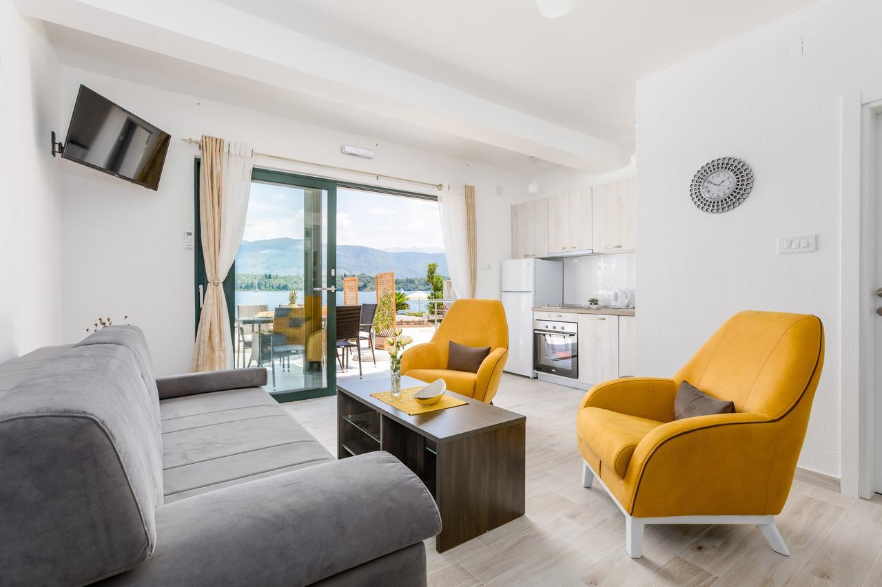 Apartmani Mia Tivat Exterior foto